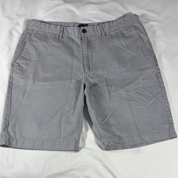 Gap mens grey basic flat front GapKhakis 10.5" inseam chino shorts - size 38 - Picture 2 of 10